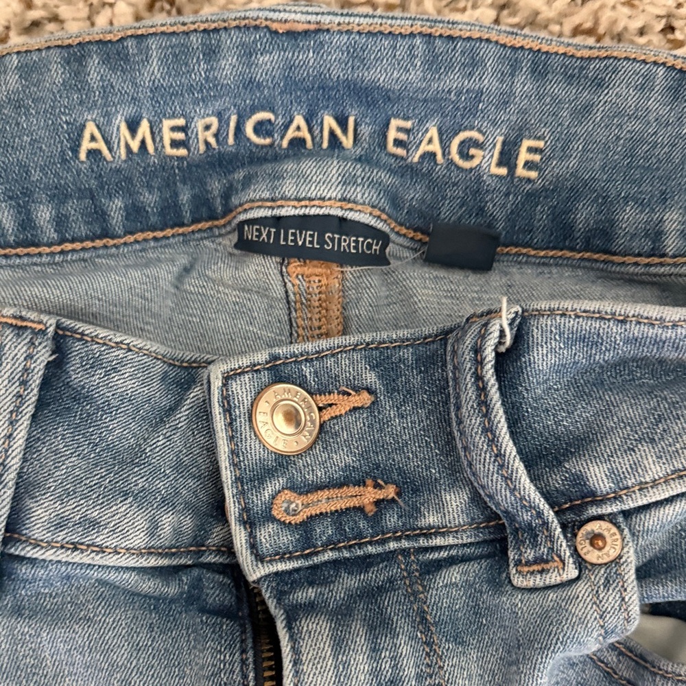 American Eagle Outfitters Light Wash Cropped Skinny Jeans - Picture 2 of 3